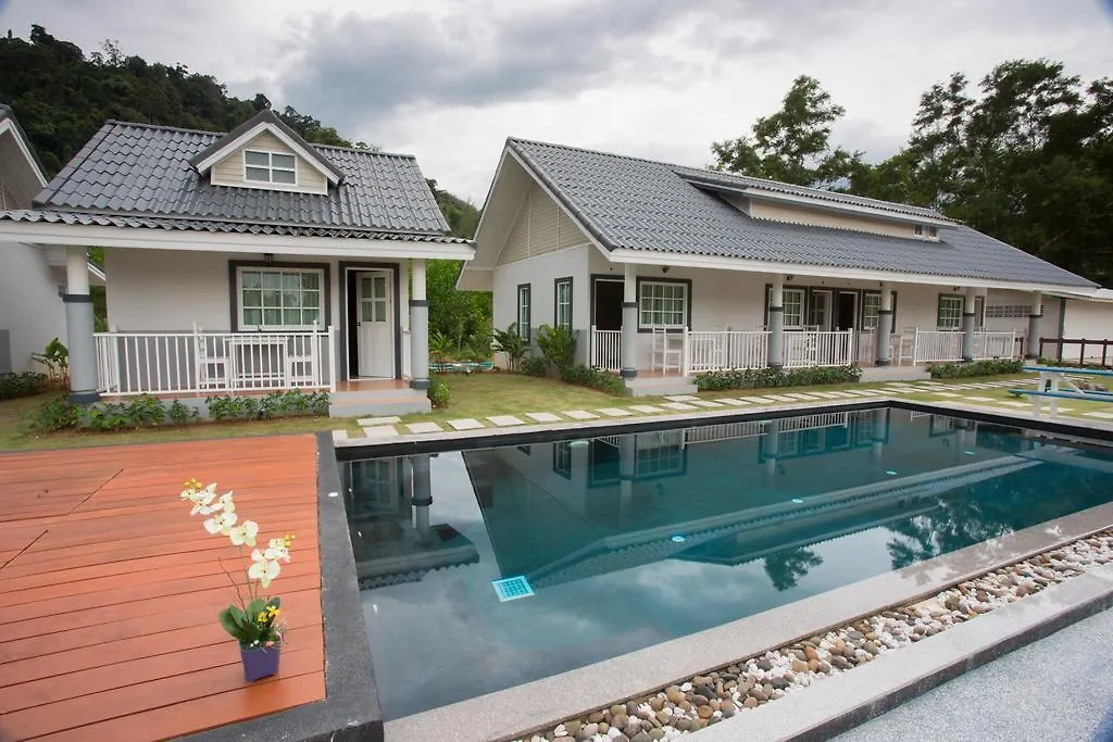 Suksompong Resort Khao Lak