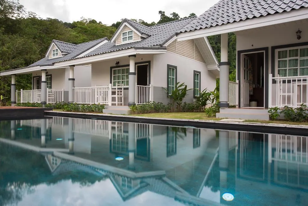 Suksompong Resort Khao Lak