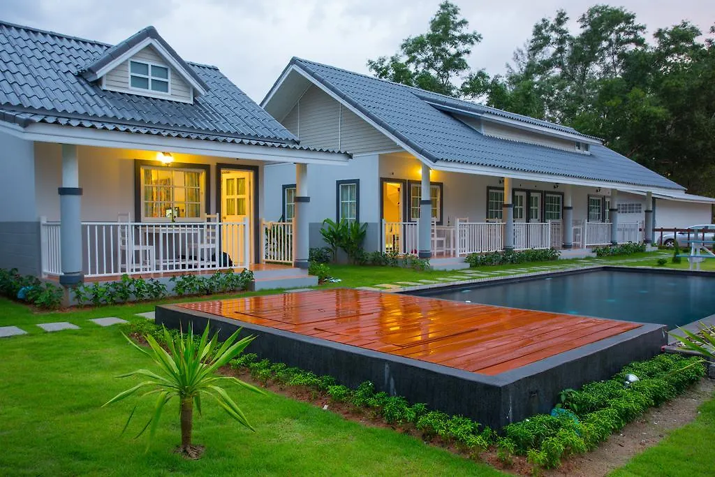Suksompong Resort Khao Lak